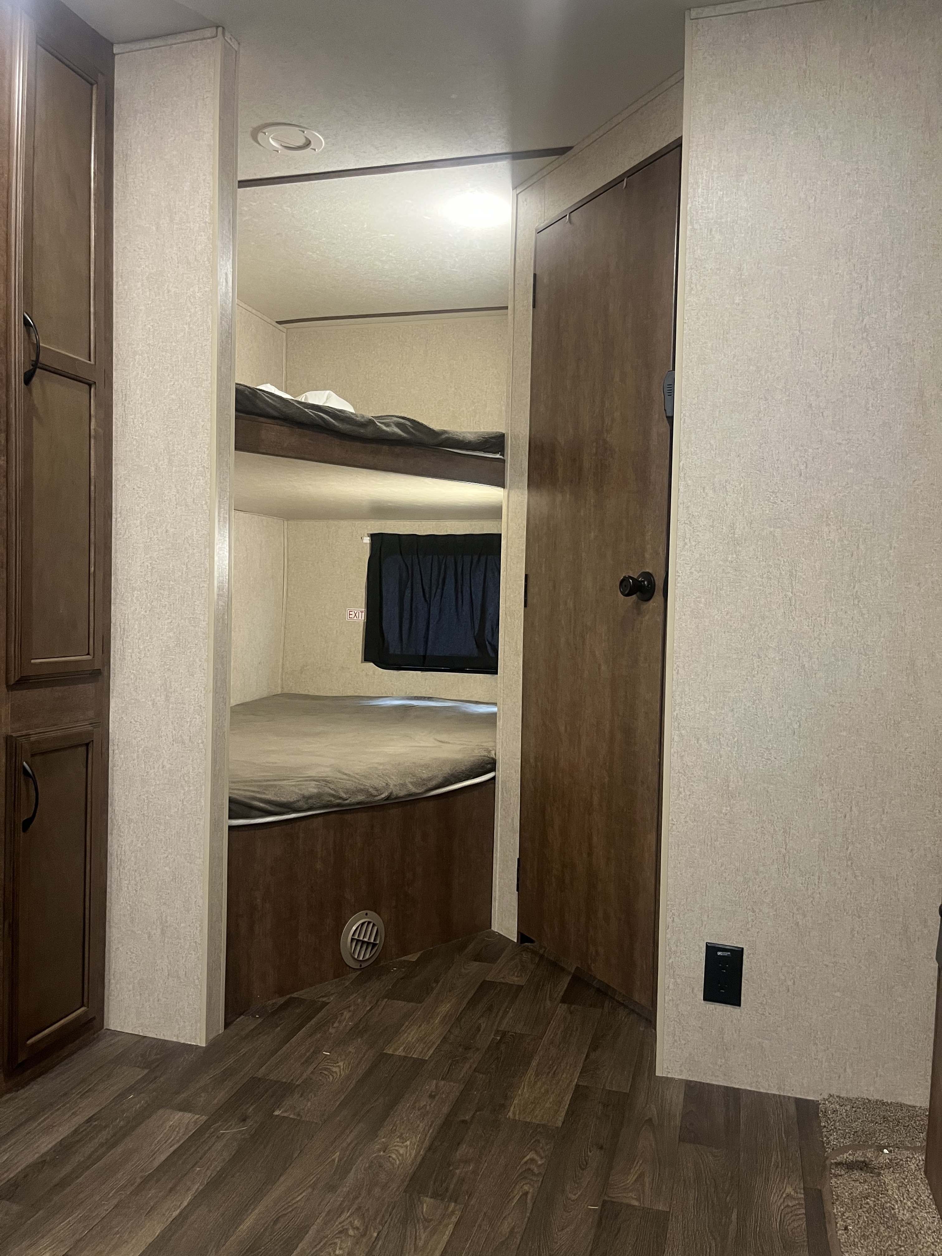 2018 Starcraft Autumn Ridge Outfitter 26BHS in sugar grove IL