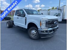 Commercial Trucks with the Highest Towing and Payload Capacities image
