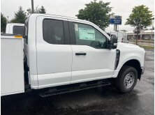 Commercial Trucks with the Highest Towing and Payload Capacities image