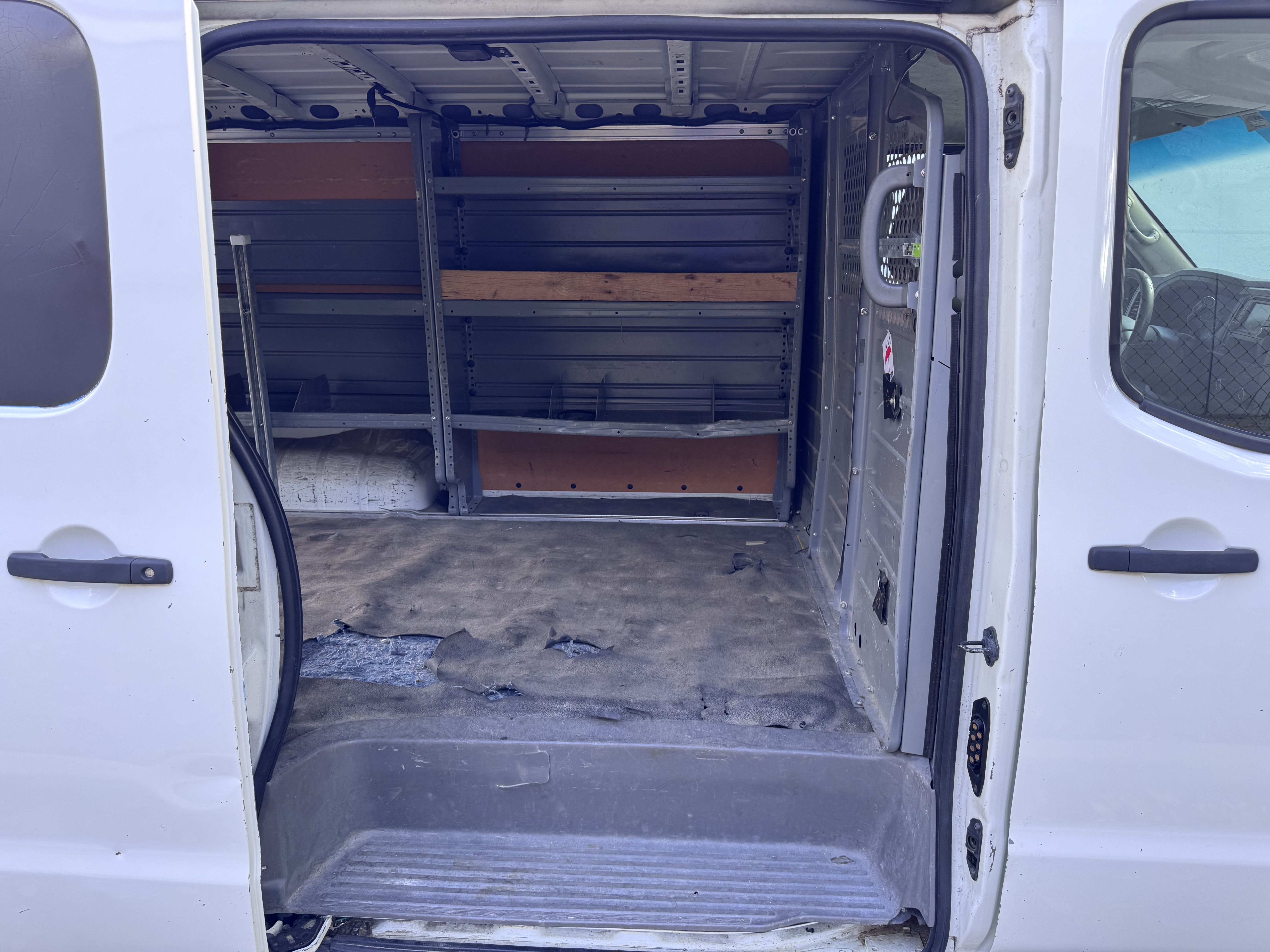 2016 Nissan NV2500 Cargo SV photo 2