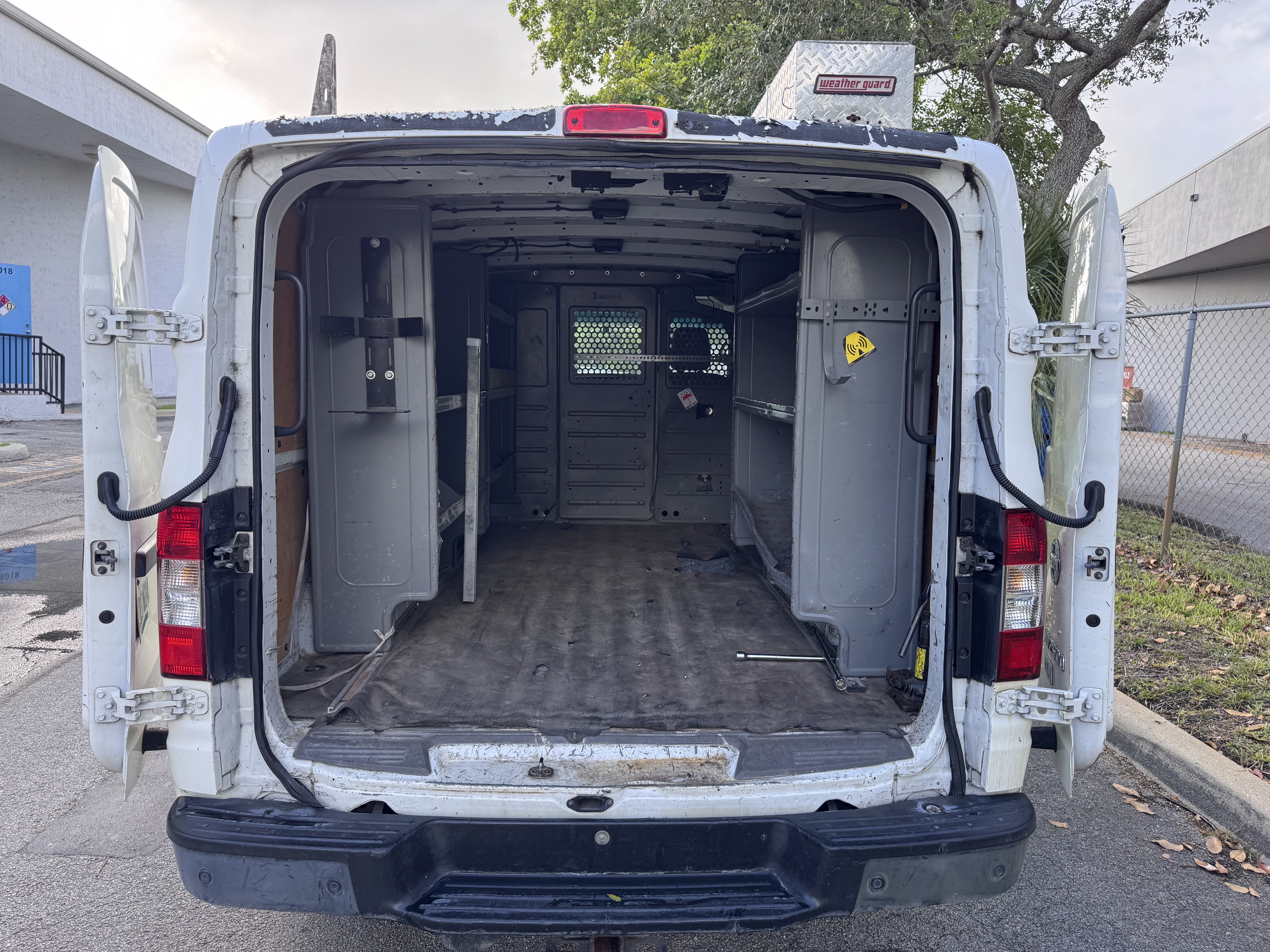 2016 Nissan NV2500 Cargo SV photo 4