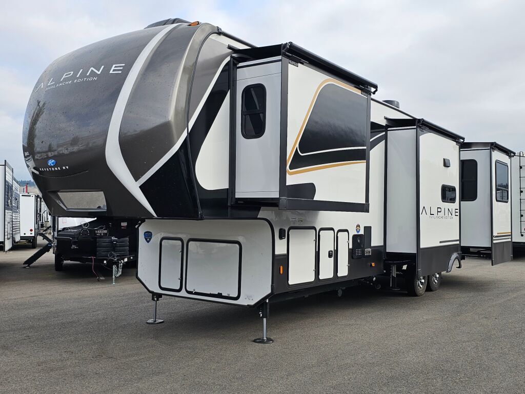 2025 Keystone RV avalanche 338gk