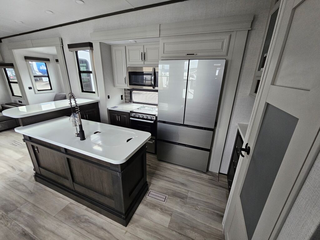 2025 Keystone RV avalanche 338gk
