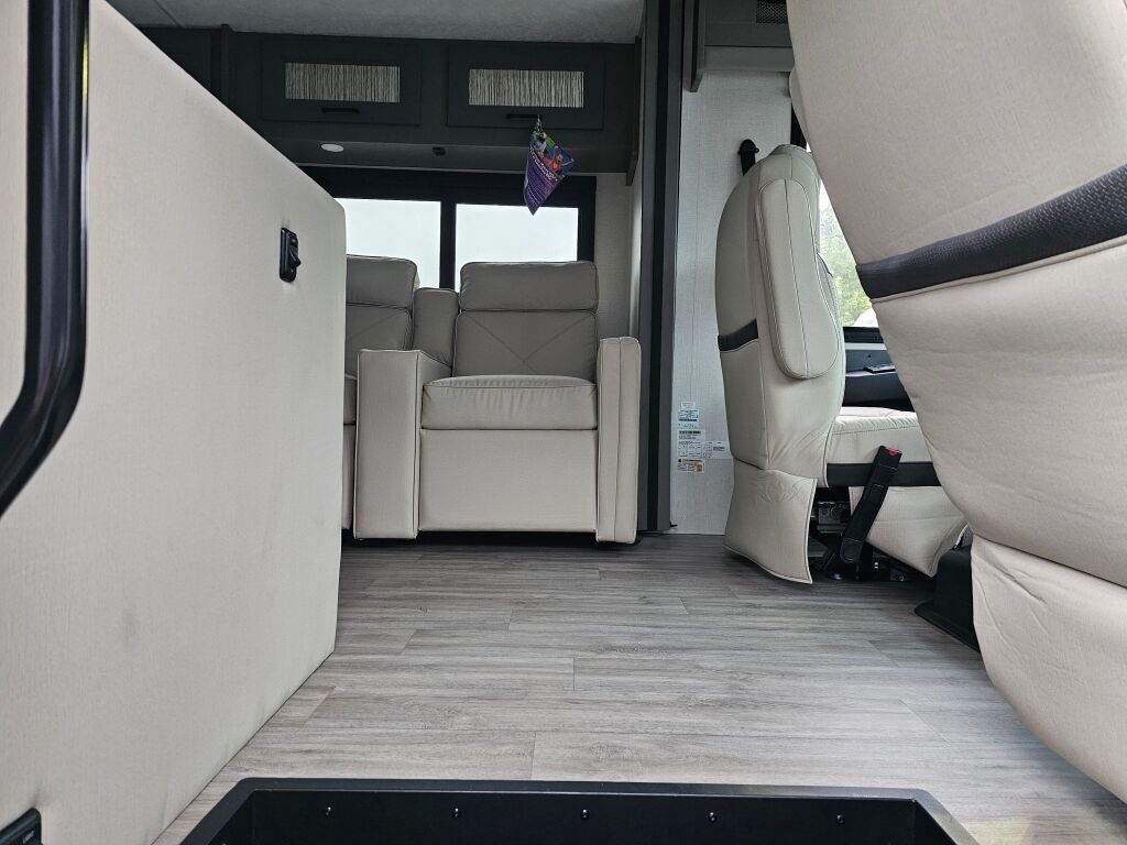 2025 Coachmen RV mirada 29fw