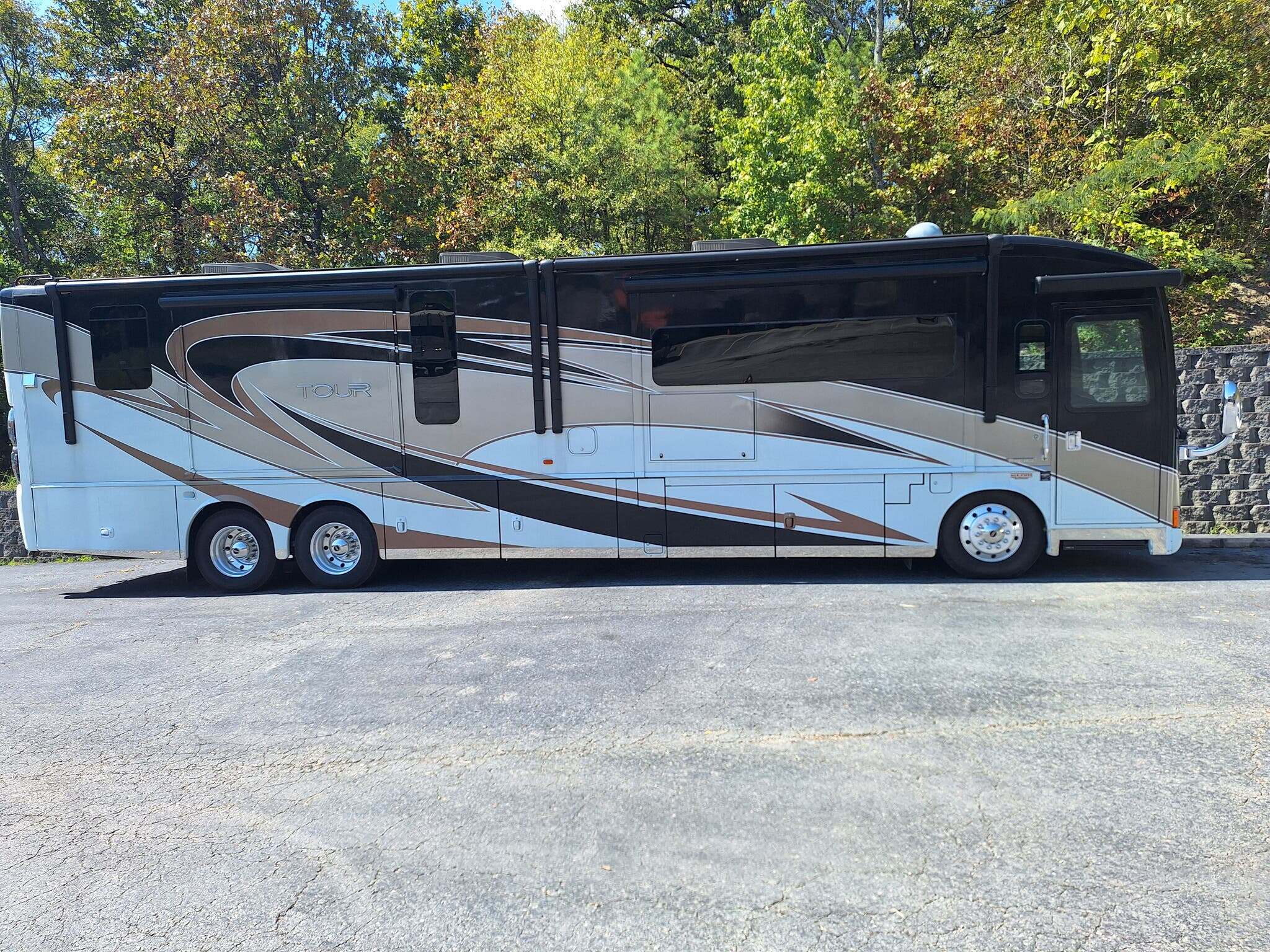 2016 Winnebago tour 42hd