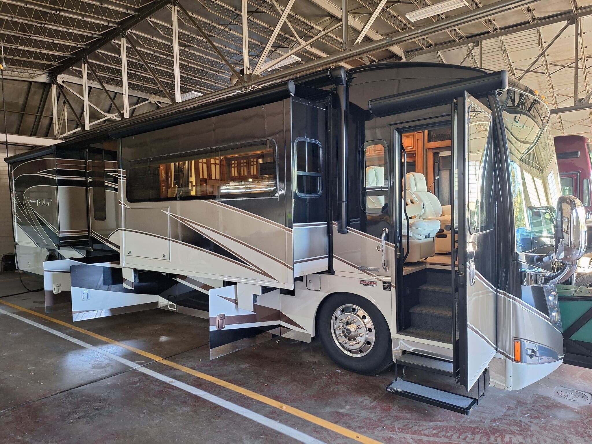 2016 Winnebago tour 42hd