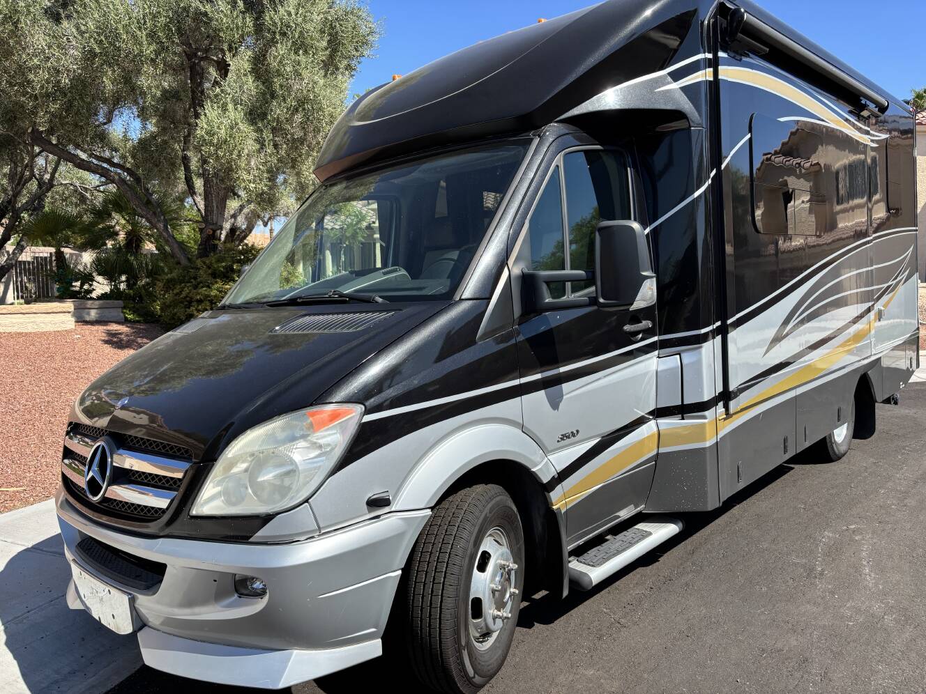A photo of this 2014 Renegade Villagio 25RBS