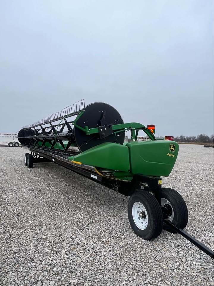 2013 JOHN DEERE 635 Flex Draper Head 35ft in Hannibal, MO