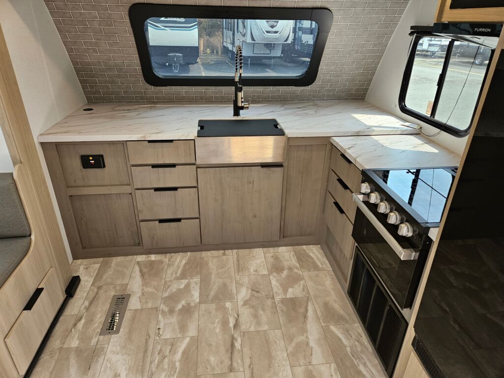 2025 Dutchmen RV kodiak 2921fkds