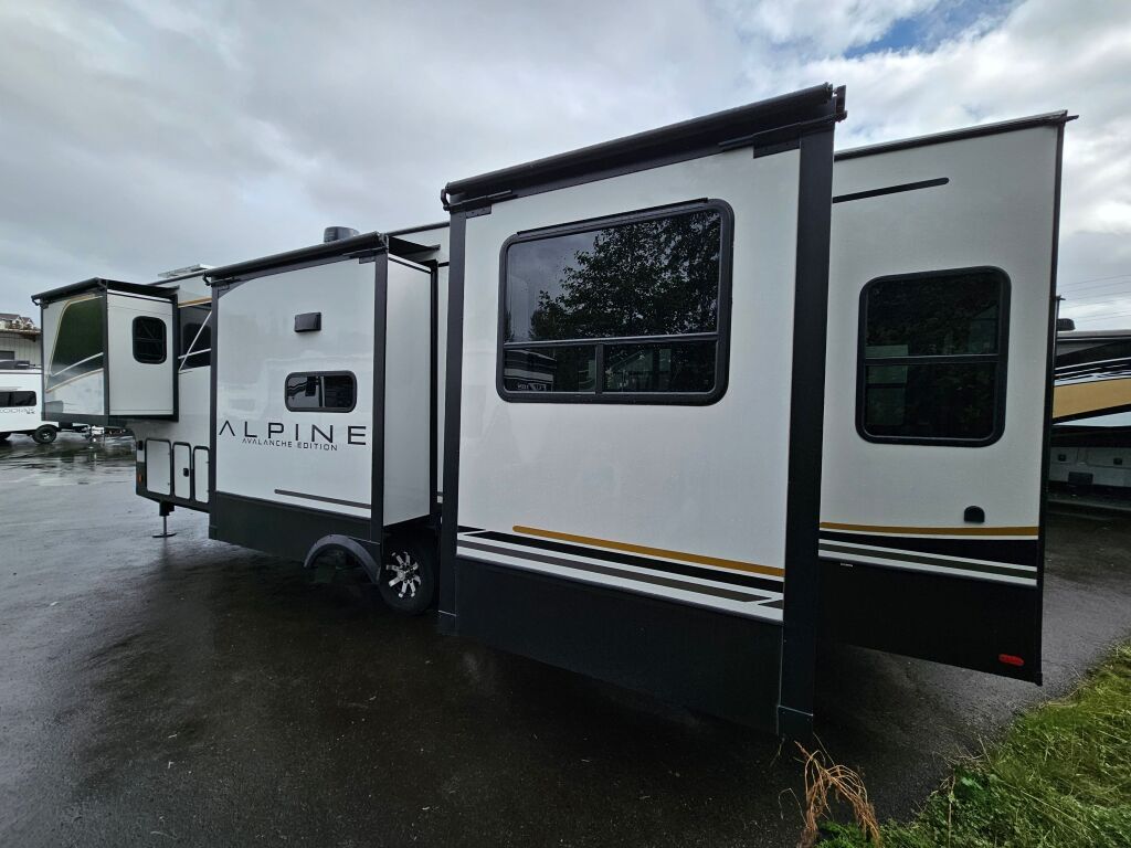 2025 Keystone RV avalanche 338gk
