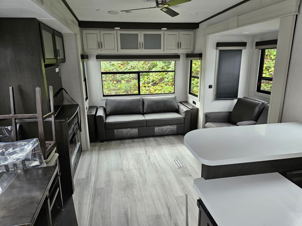2025 Keystone RV avalanche 338gk