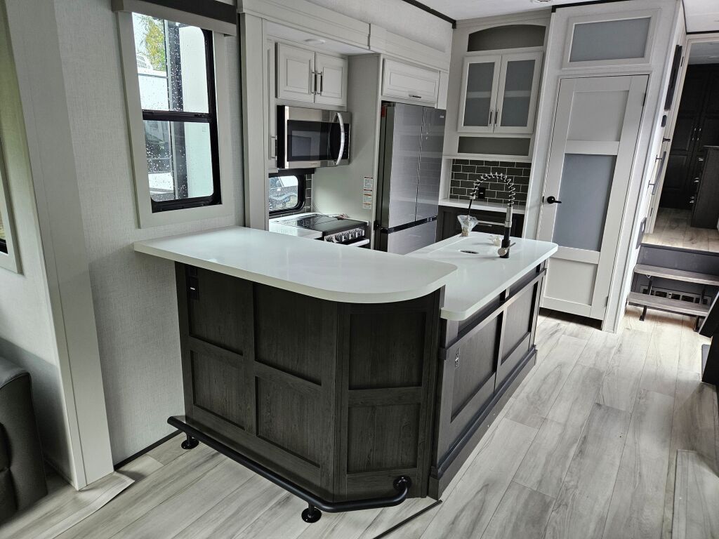 2025 Keystone RV avalanche 338gk