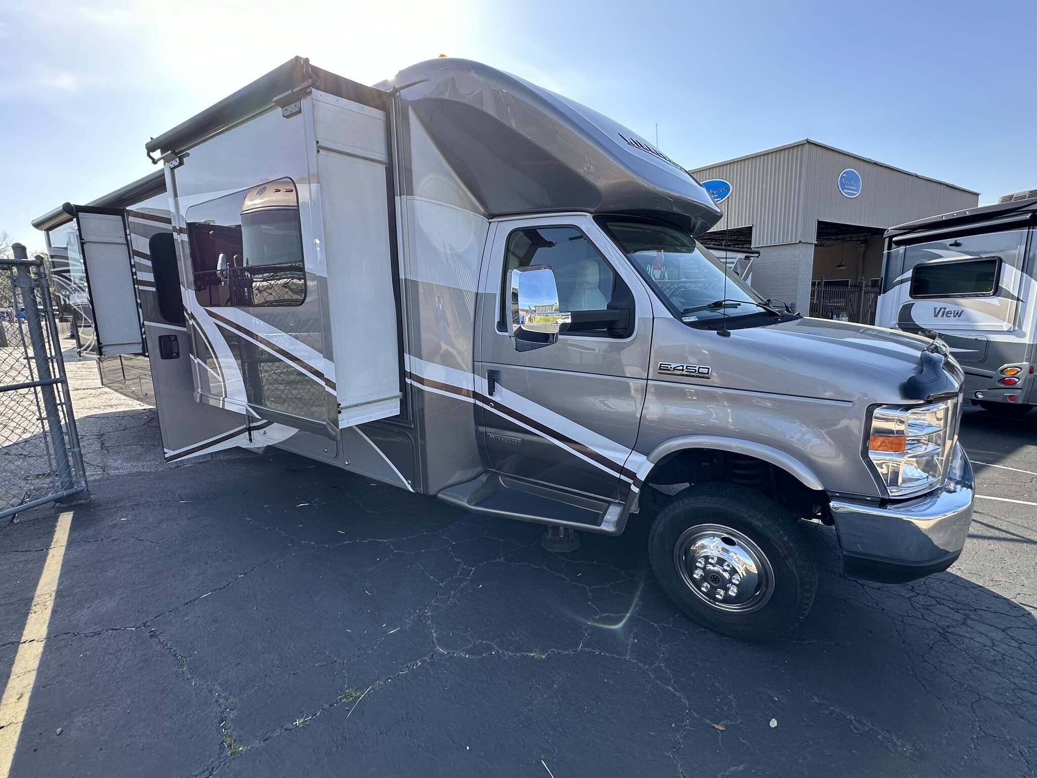 2019 Winnebago aspect 30j