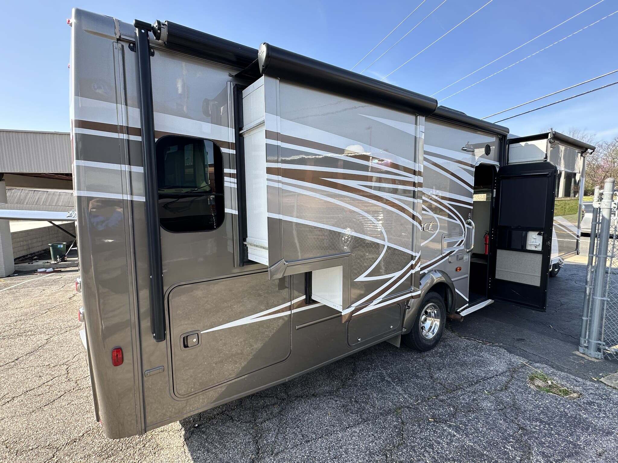 2019 Winnebago aspect 30j