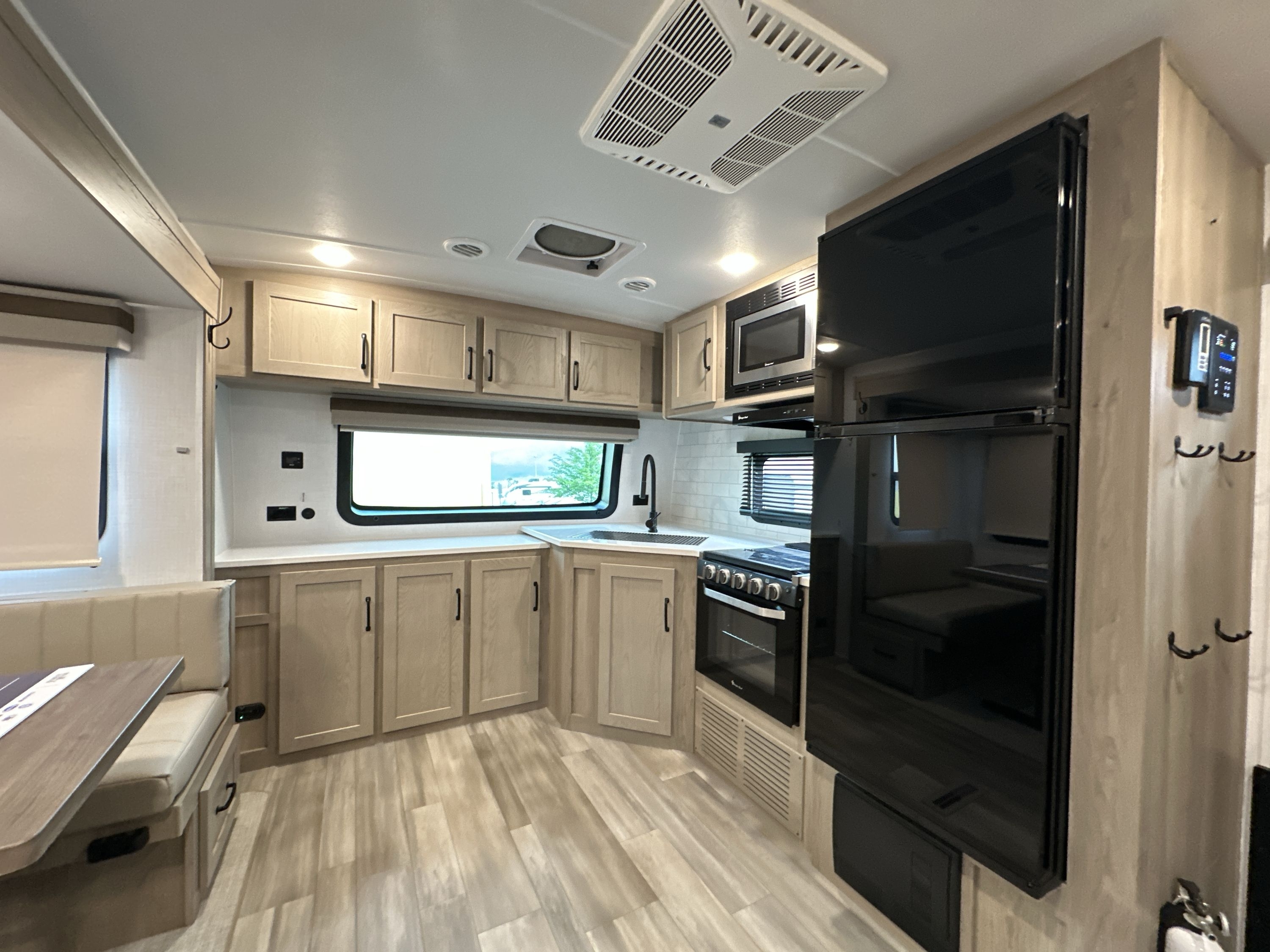 Forest River Rockwood Ultra Lite 2608BS RVs For Sale - RV Trader