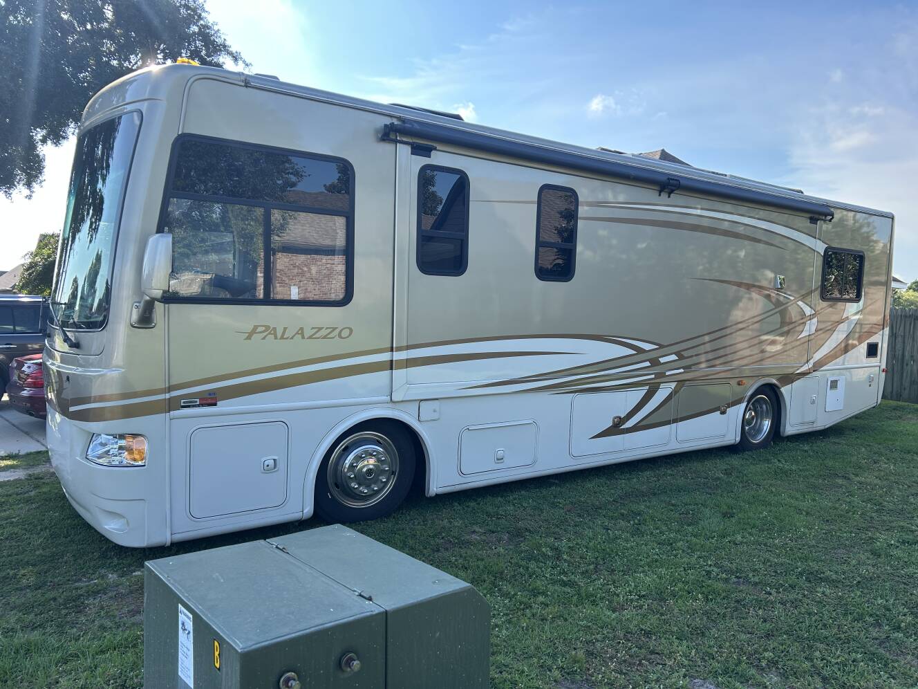A photo of this 2013 Thor Motor Coach PALAZZO 33 2