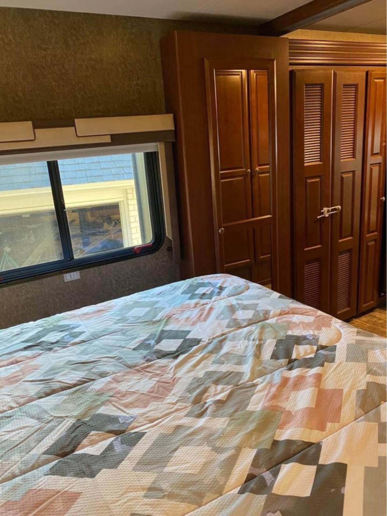 A photo of this 2013 Thor Motor Coach PALAZZO 33 2