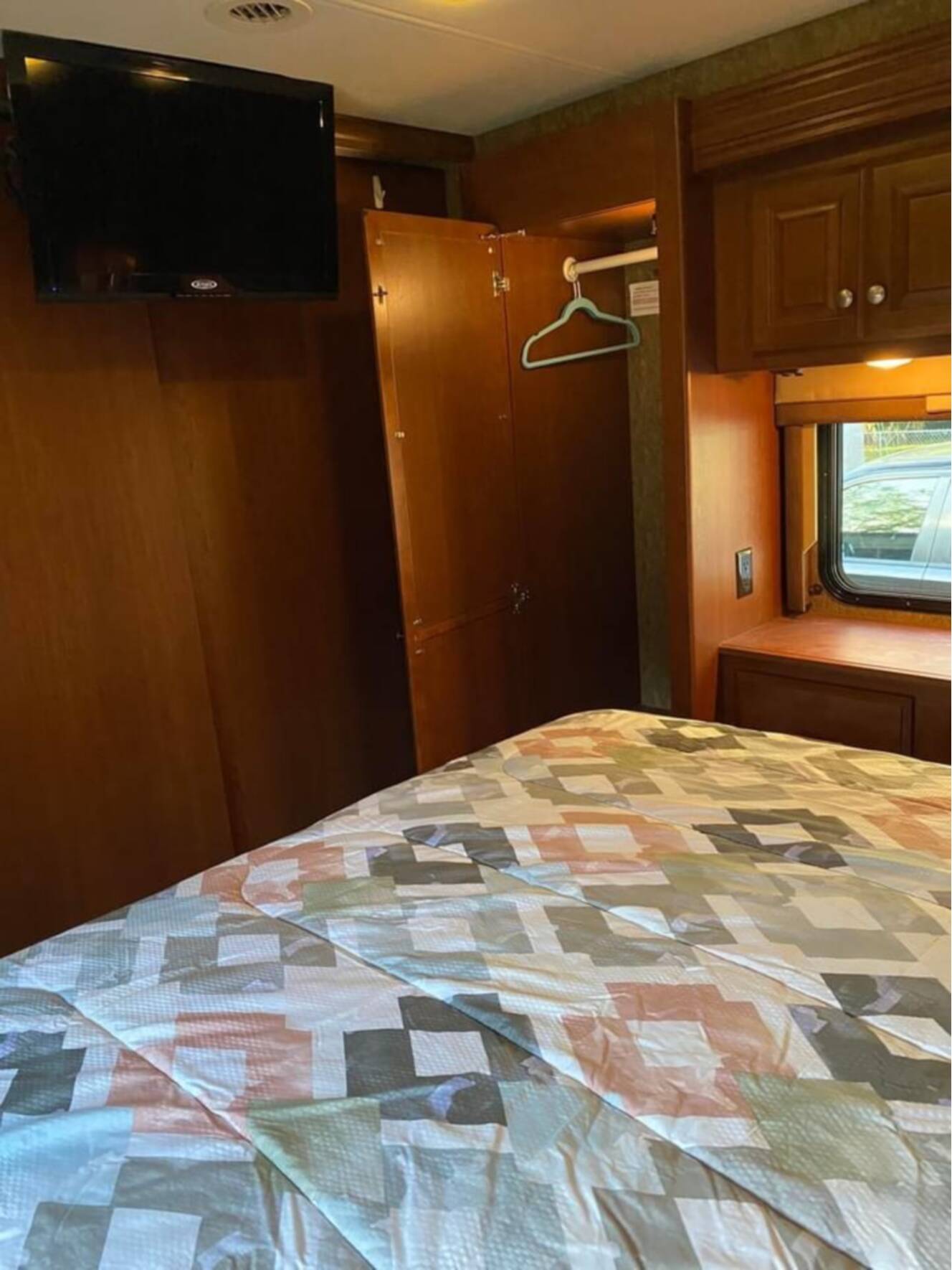A photo of this 2013 Thor Motor Coach PALAZZO 33 2