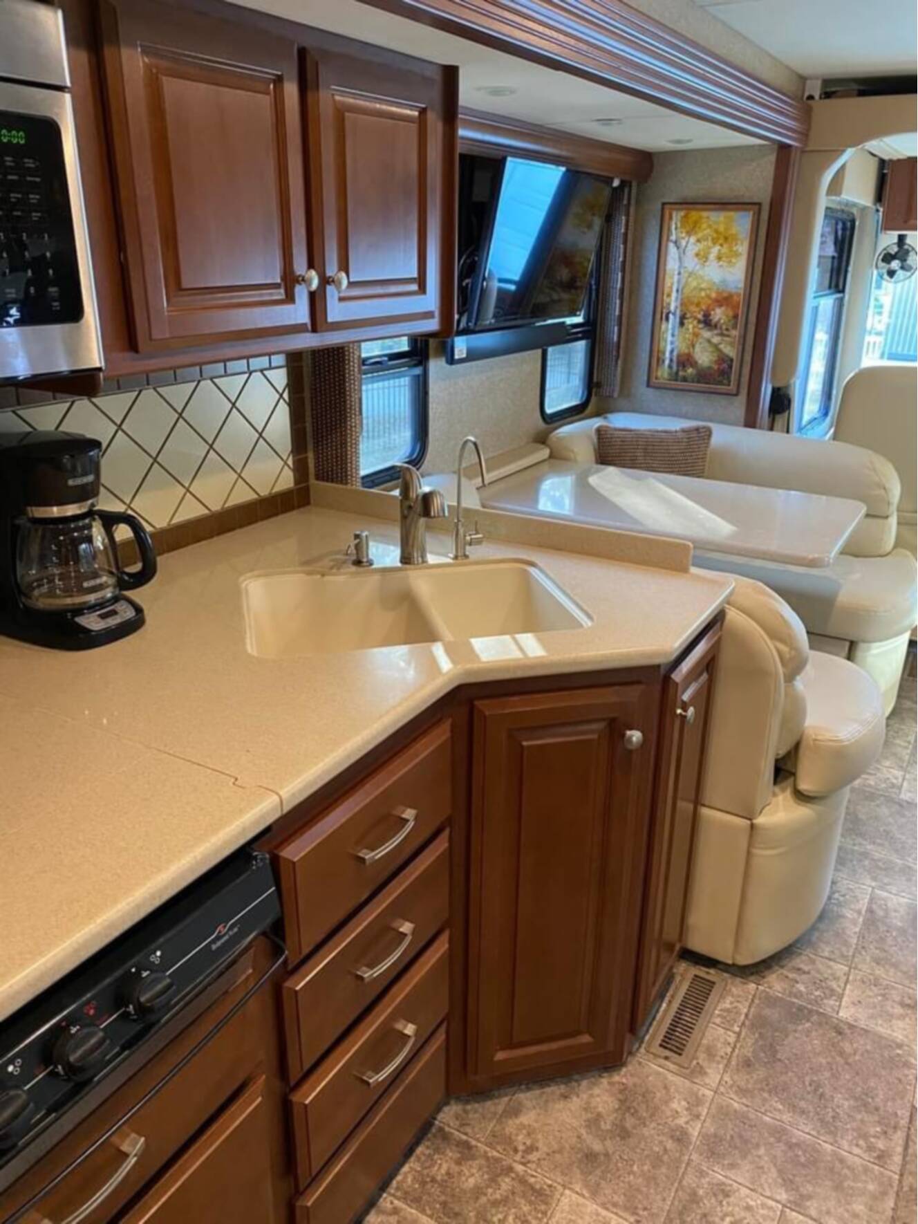 A photo of this 2013 Thor Motor Coach PALAZZO 33 2