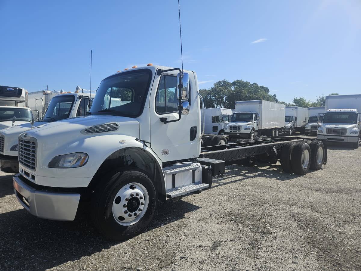 2020 FREIGHTLINER BUSINESS CLASS M2 106 in Orlando, FL