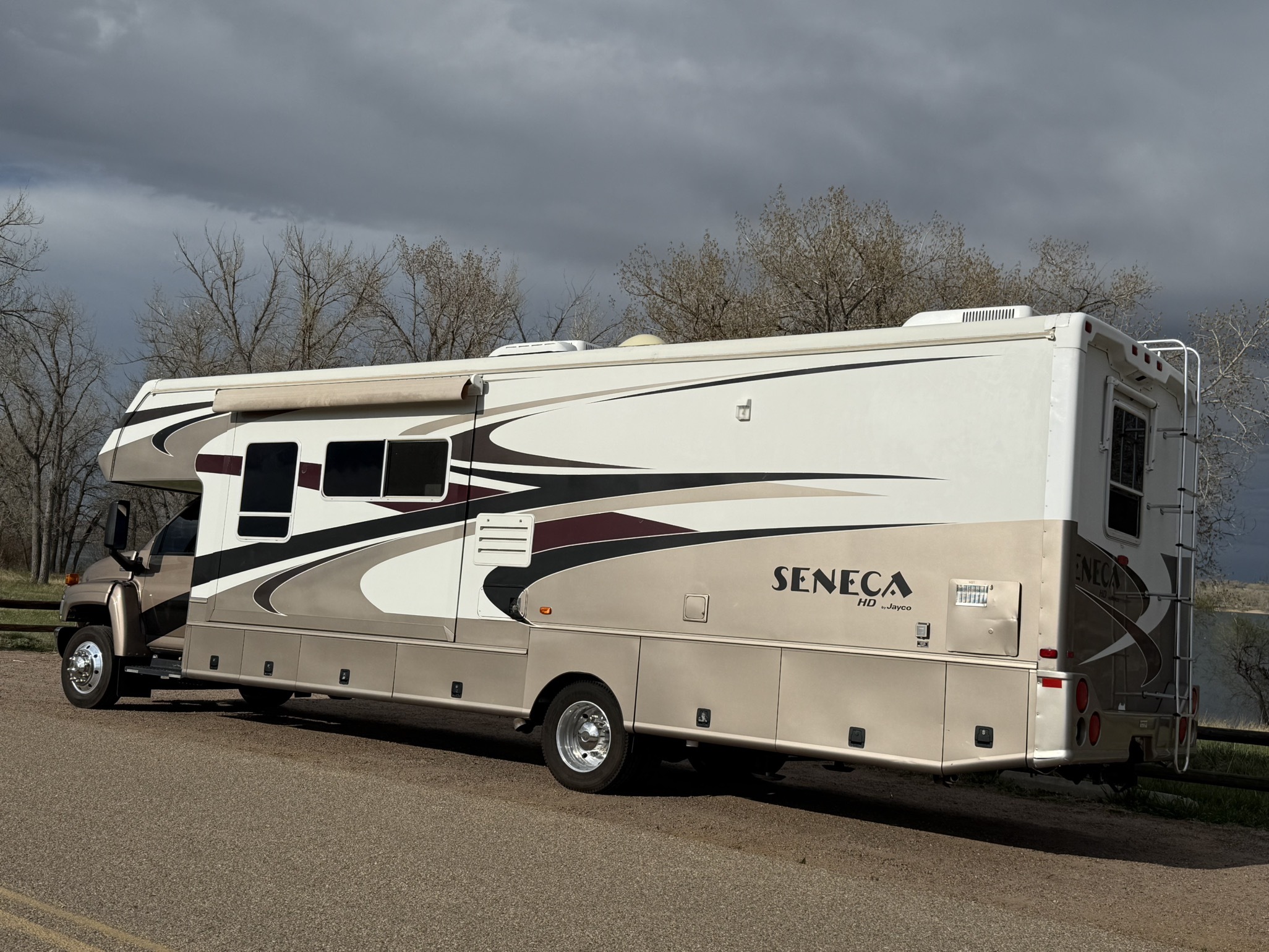 35 Tm Seneca Zx For Sale Near 82072 - Jayco RVs - RV Trader