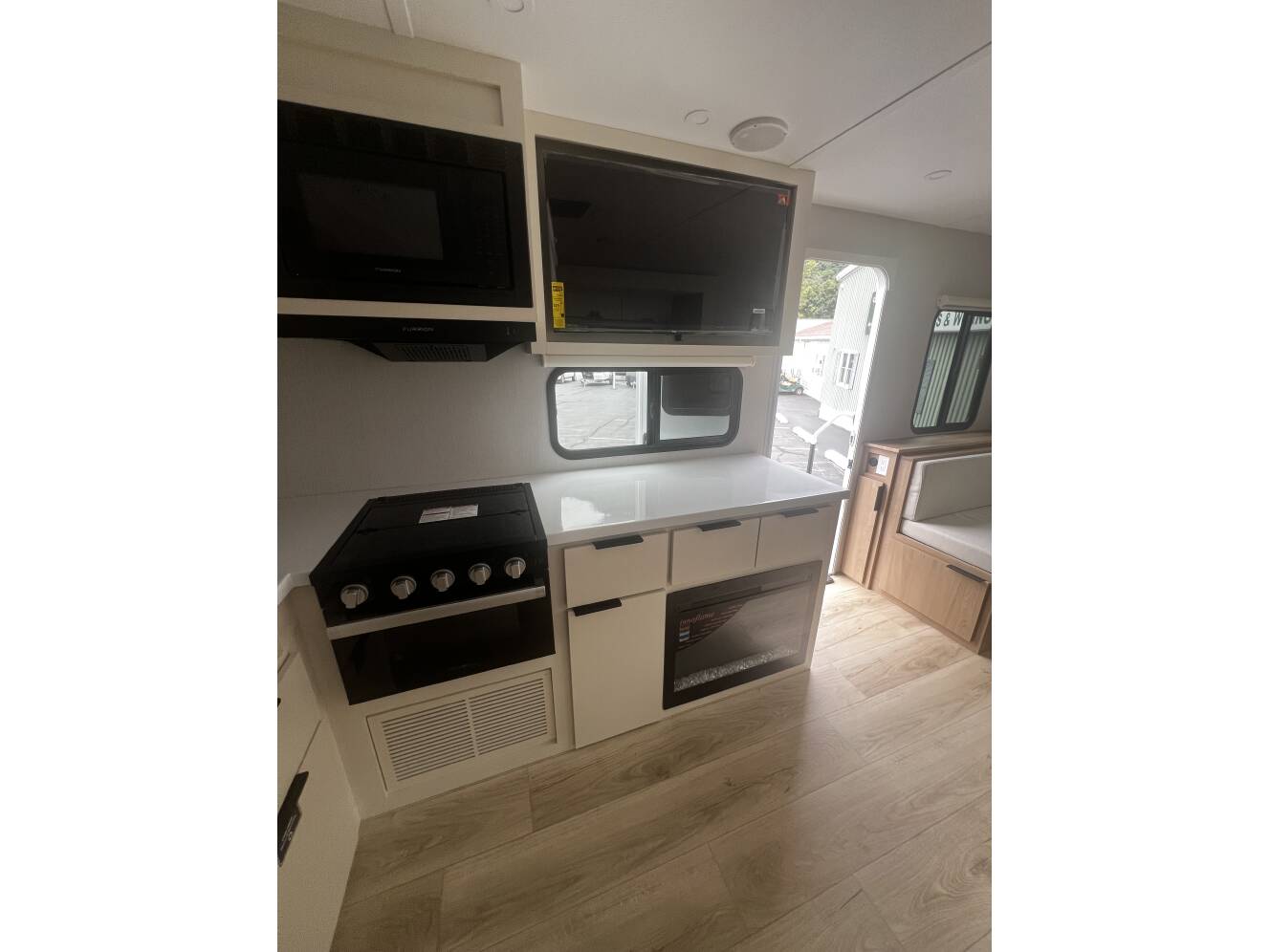 A photo of this 2026 Winnebago THRIVE 25RLS