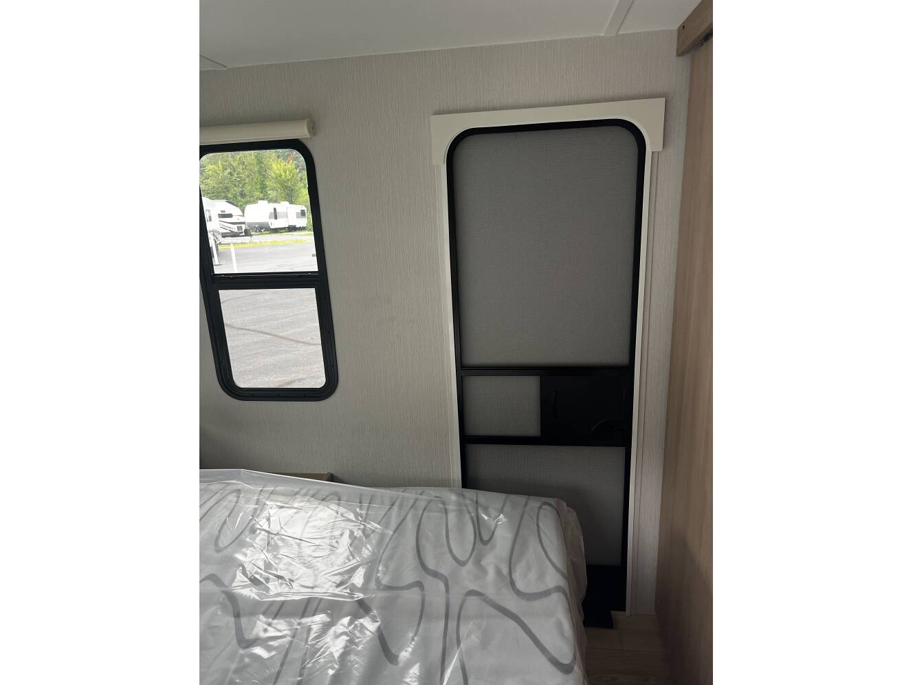 A photo of this 2026 Winnebago THRIVE 25RLS