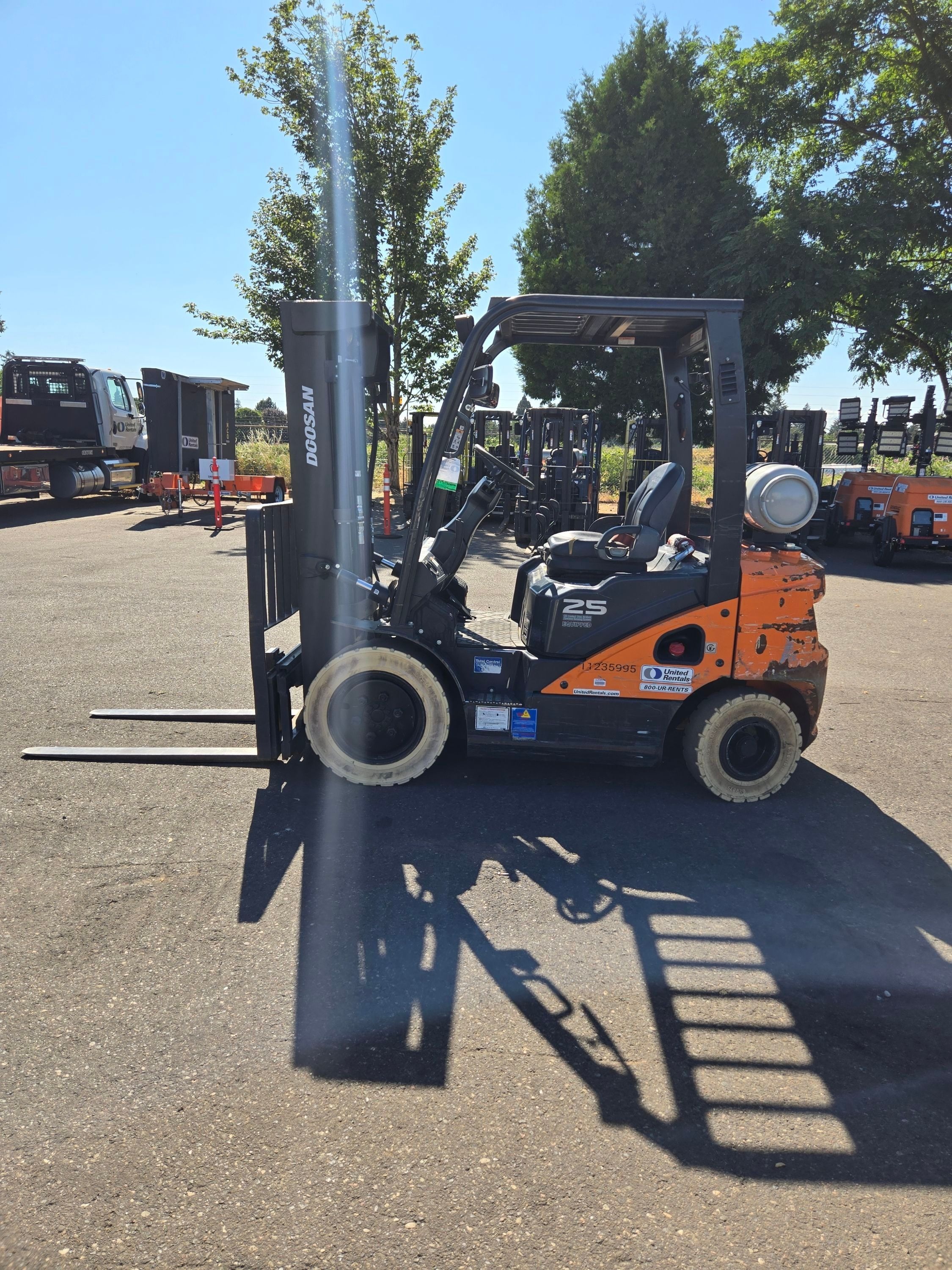 2021 DOOSAN G25N-7DF Warehouse Forklift in Bakersfield, CA