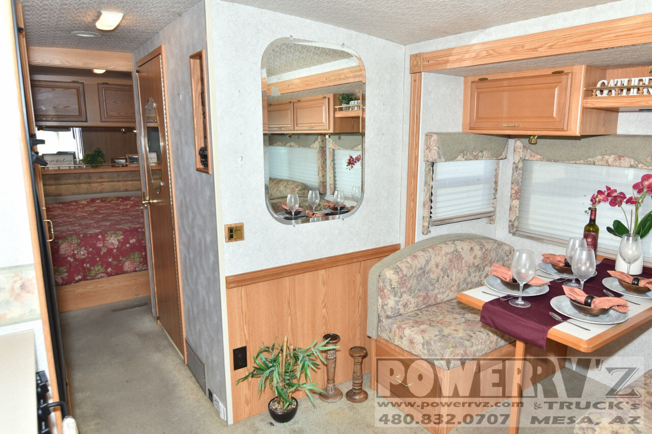 2001 Winnebago adventurer 32v