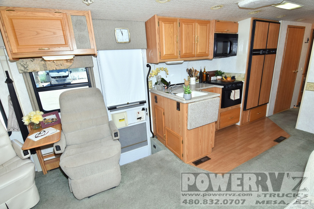 2003 Winnebago