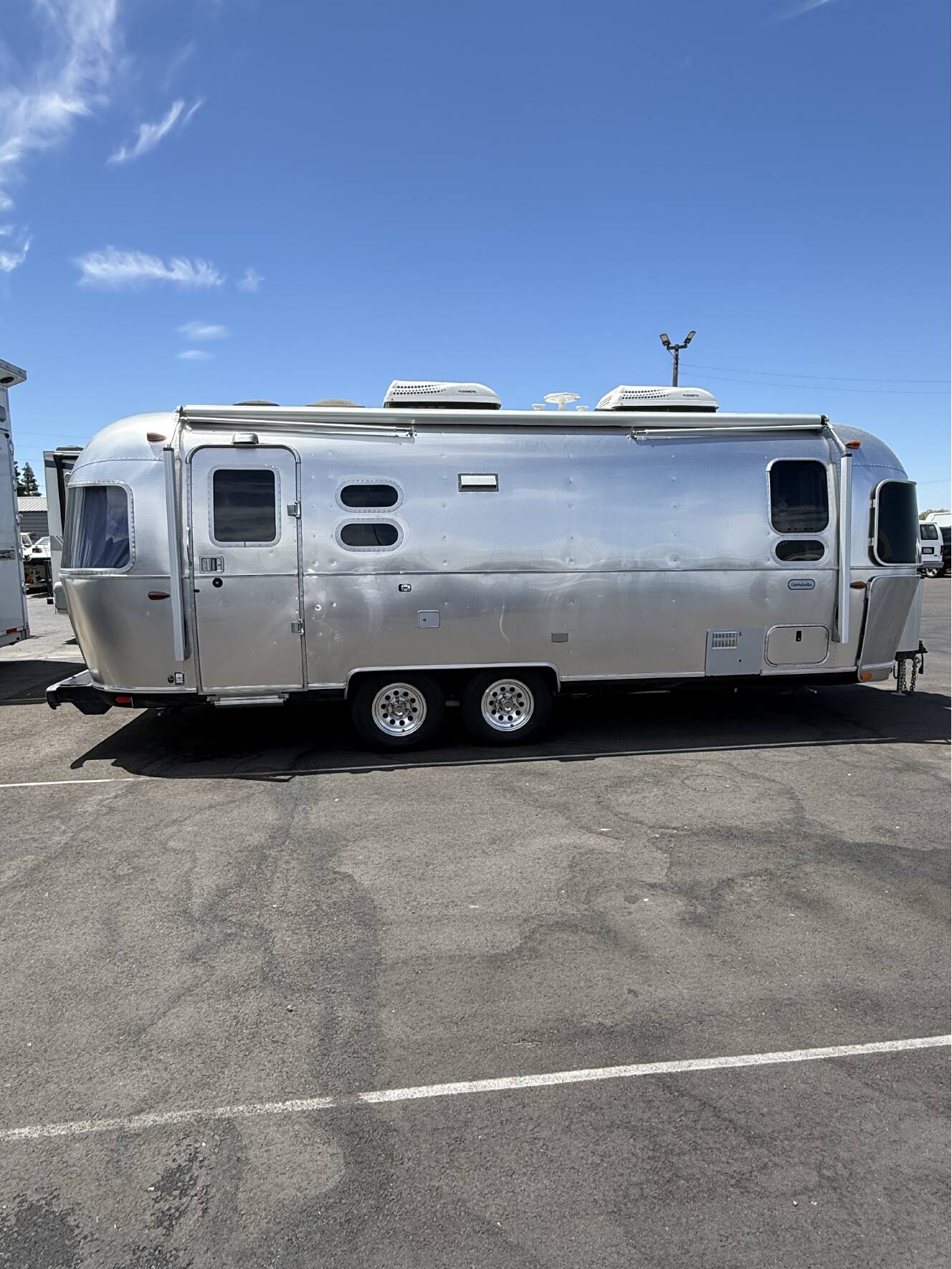 A photo of this 2019 Airstream GLOBETROTTER 25FB