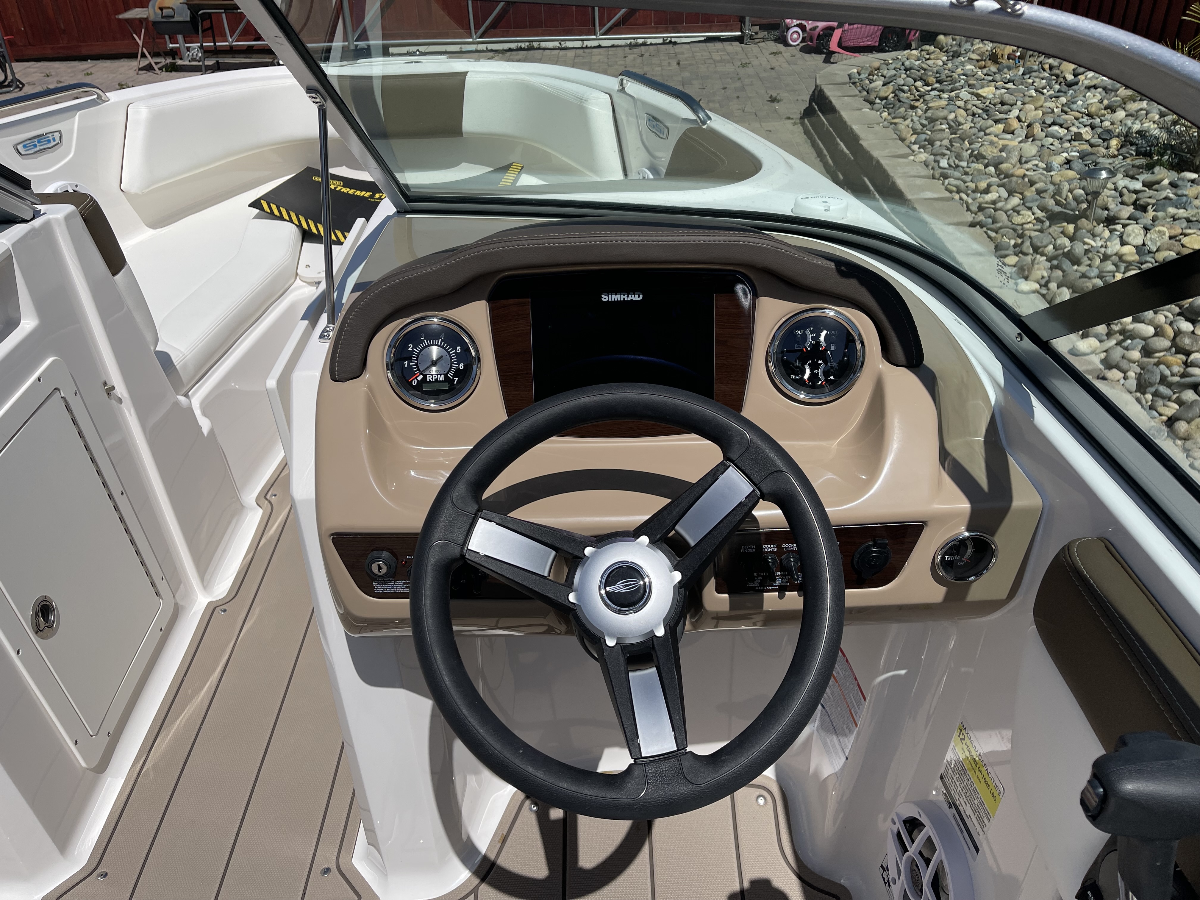 2021 Chaparral 21 H2o Ski & Fish Bowrider Boat boat