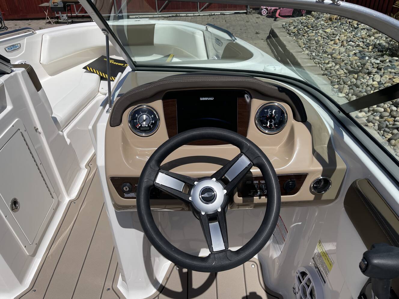 A photo of this 2021 Chaparral 21 H2o Ski & Fish