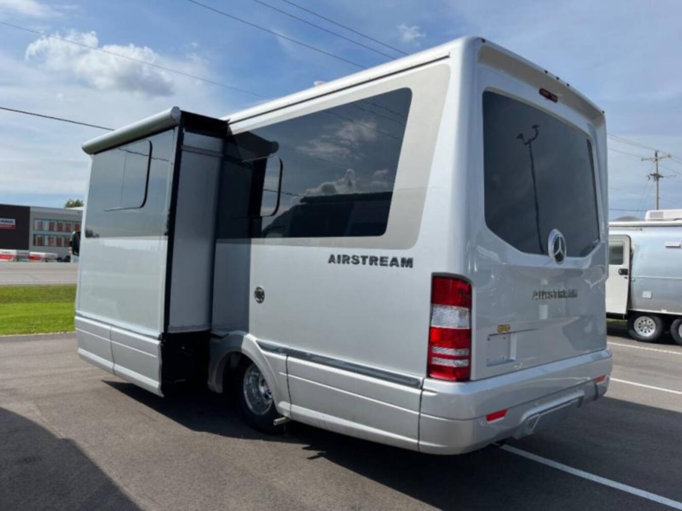 A photo of this 2026 Airstream Atlas Murphy Suite