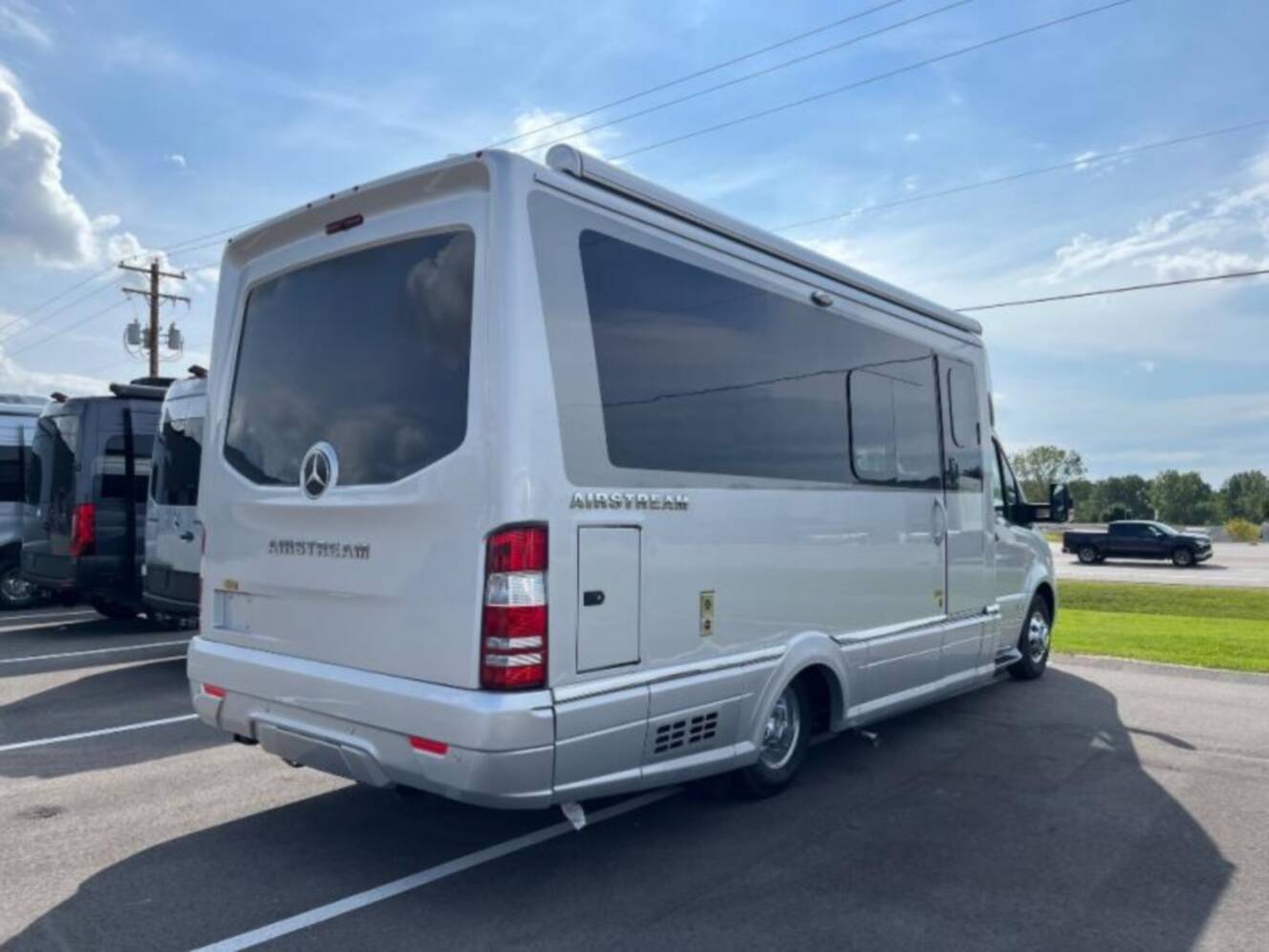 A photo of this 2026 Airstream Atlas Murphy Suite