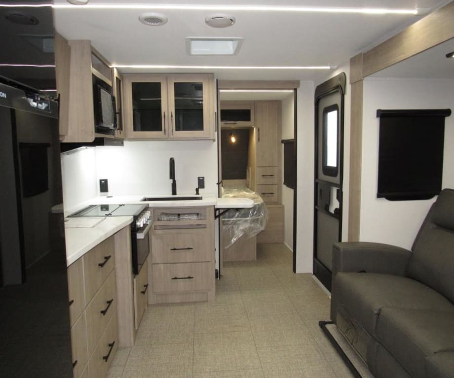 2025 Grand Design RV imagine 22rbe