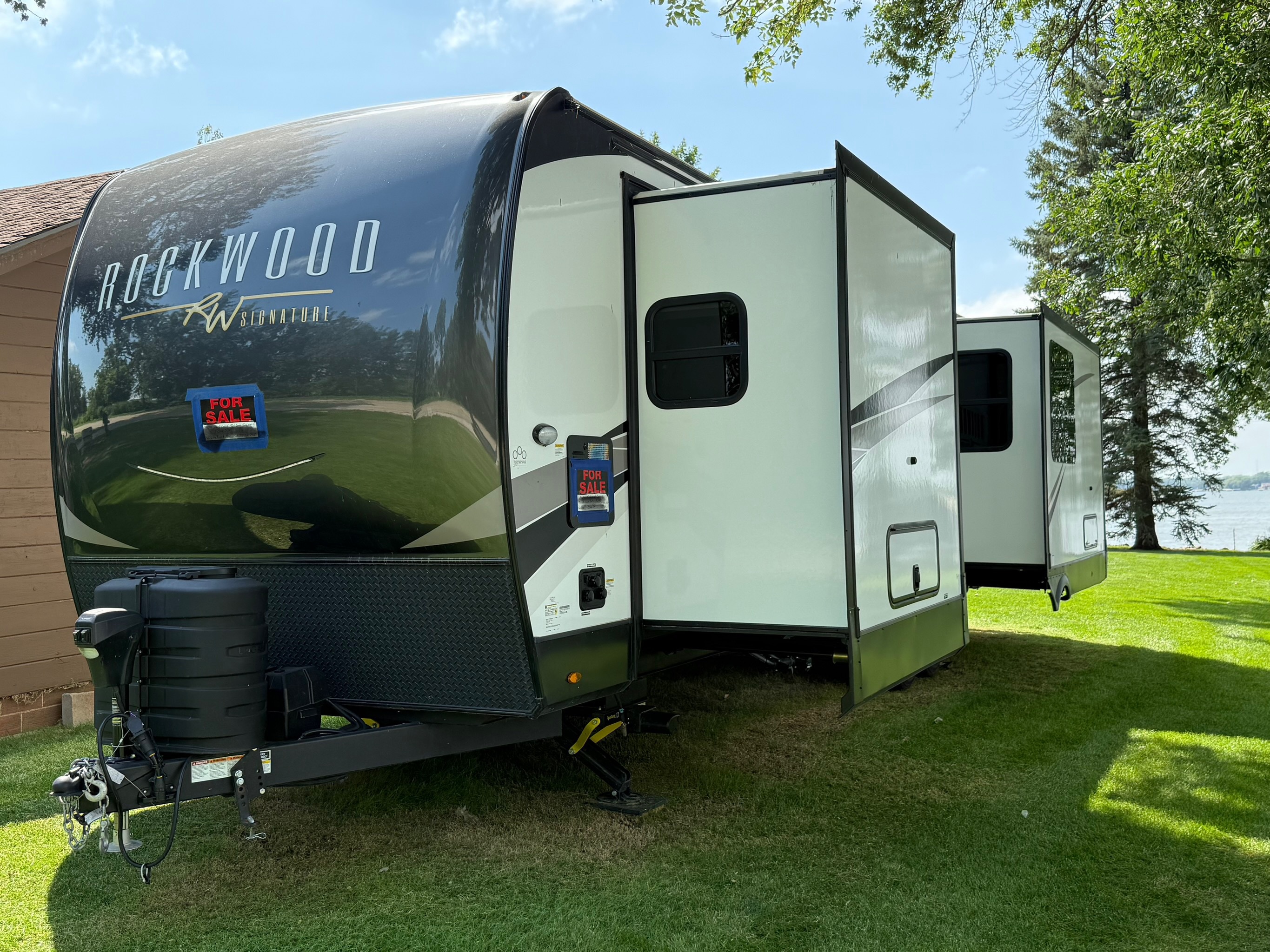 2024 Forest River ROCKWOOD SIGNATURE ULTRA LITE 8332SB RV