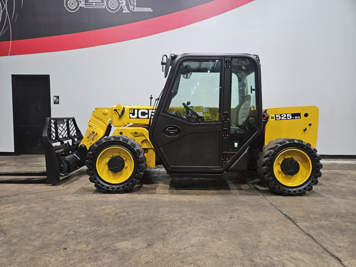 2017 JCB 525-60 in Cary, IL