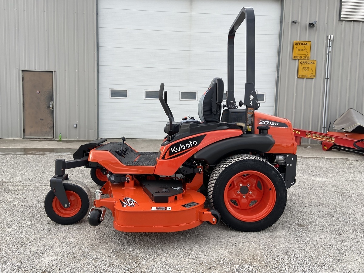 Kubota Z726-60 Zero Turn Mower With Bagger Equipment For