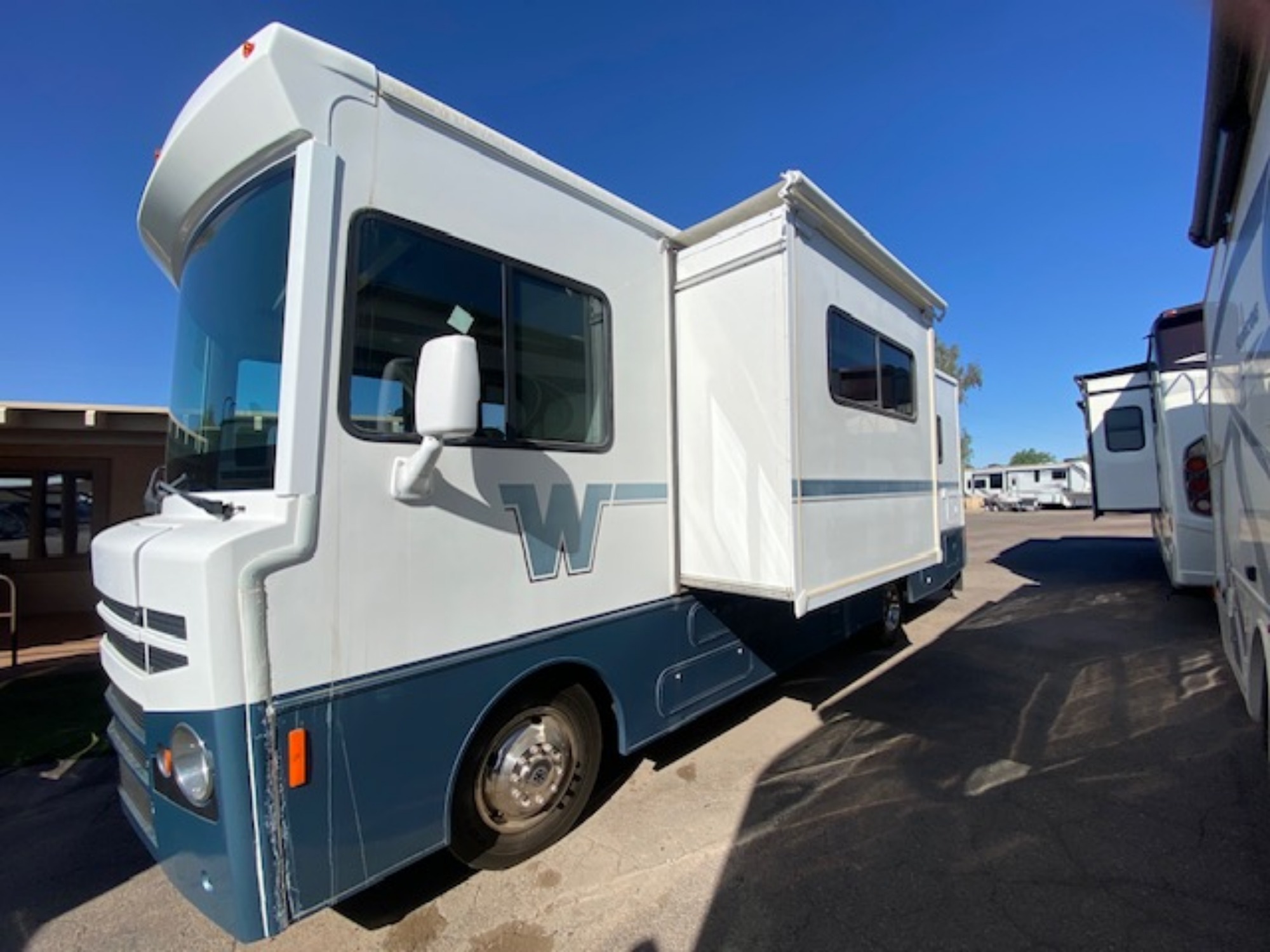 2016 Winnebago brave 27b