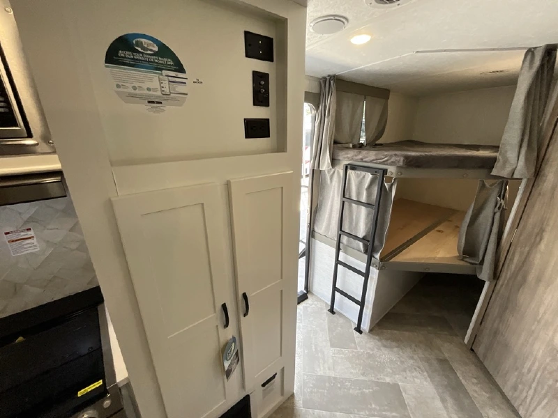 2023 PALOMINO SOLAIRE ULTRA LITE 243 BHS
