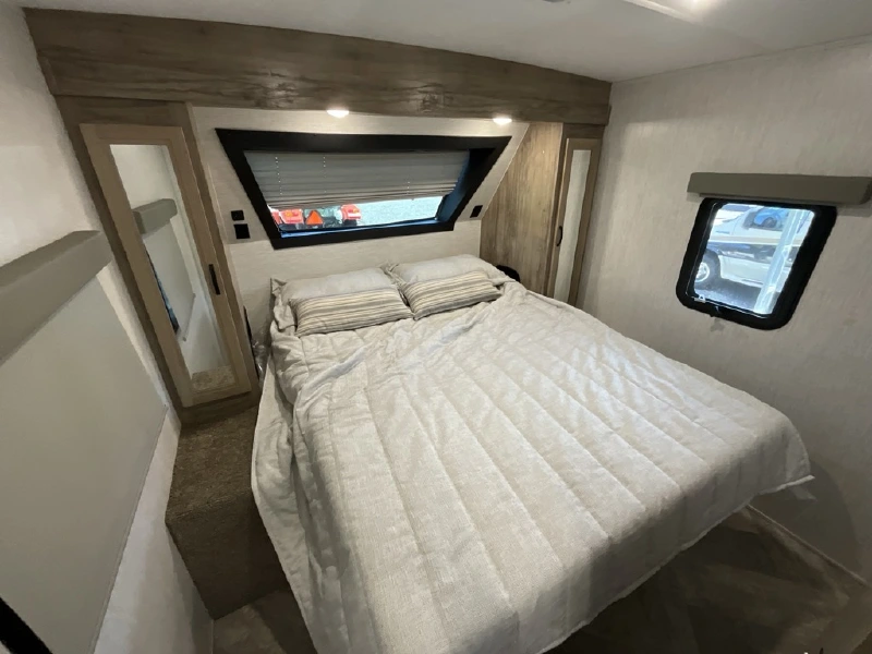 2023 PALOMINO SOLAIRE ULTRA LITE 243 BHS