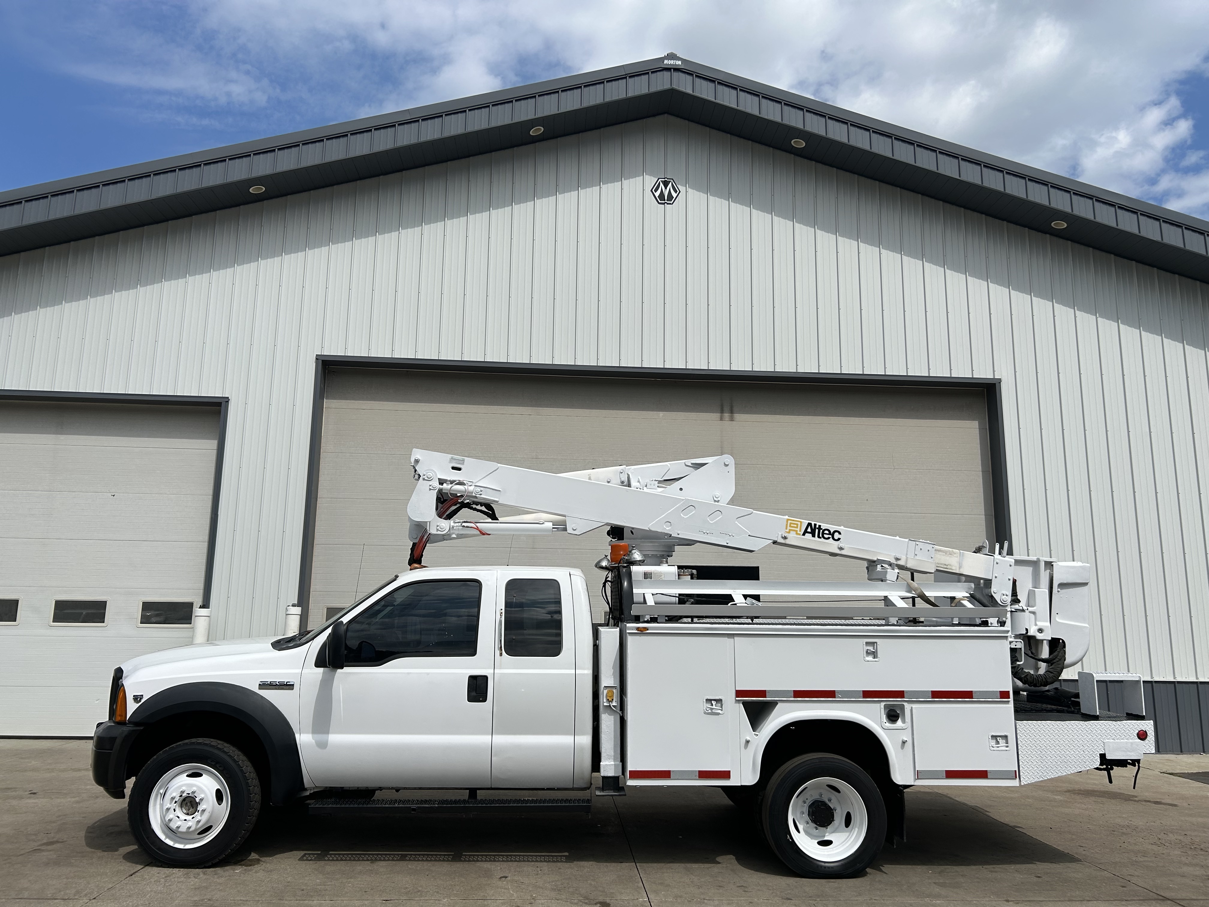 2006 FORD F550 in Battle Creek, MI