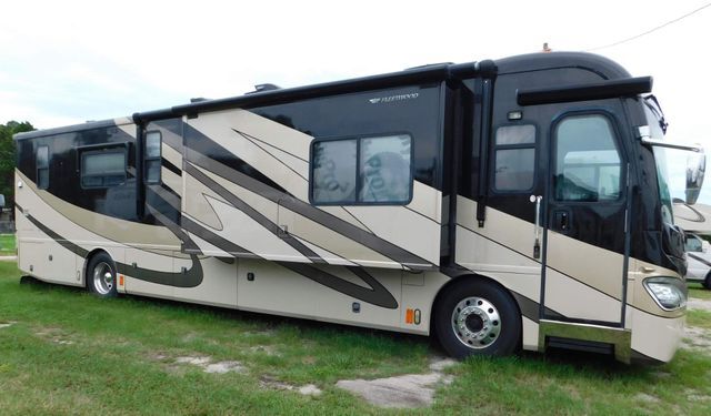 2008 Fleetwood Revolution 40LE in hudson FL