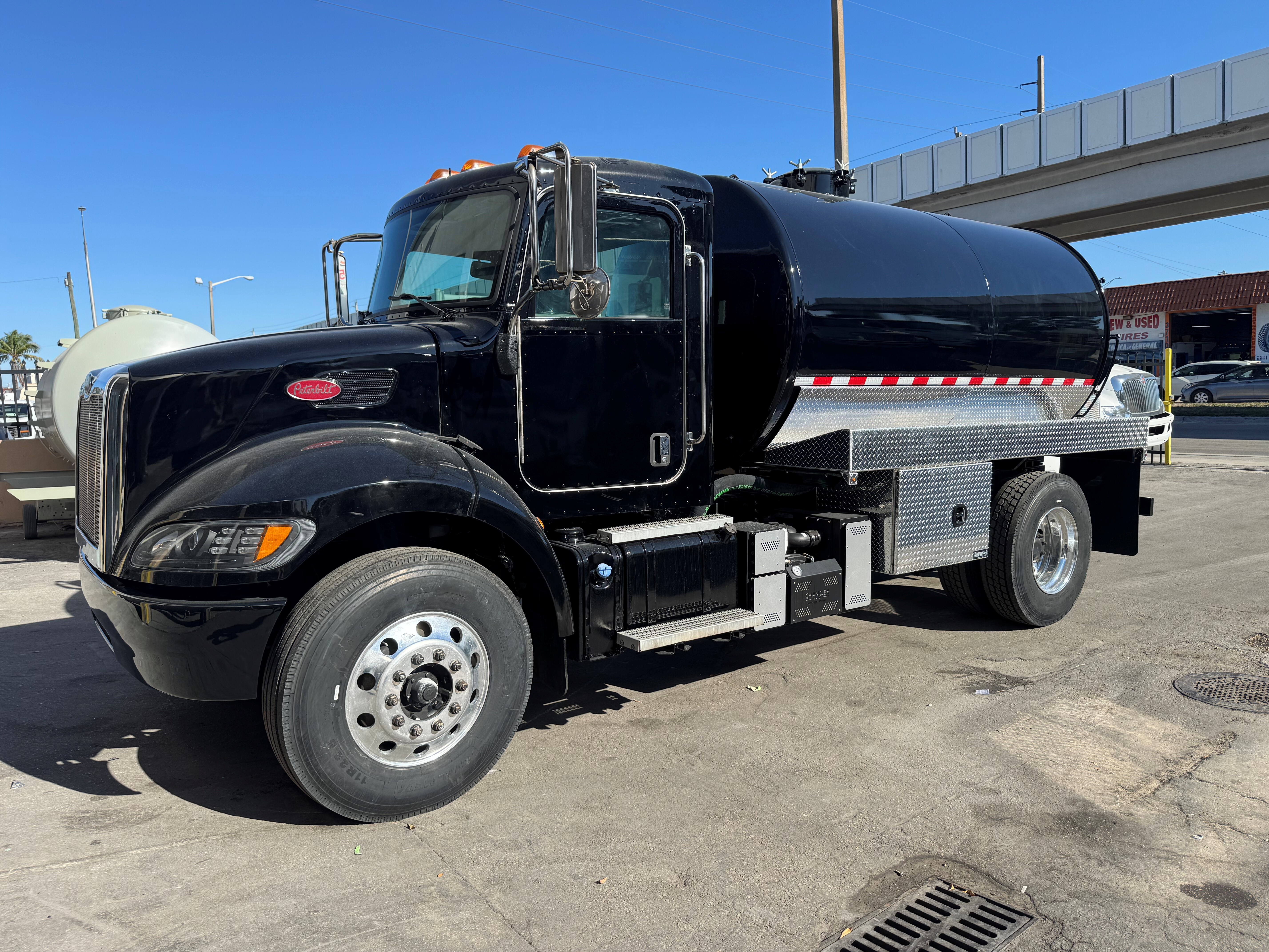 2016 PETERBILT 337 in Hialeah, FL