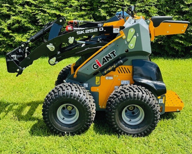 2023 GIANT SK252D in Spring City, PA