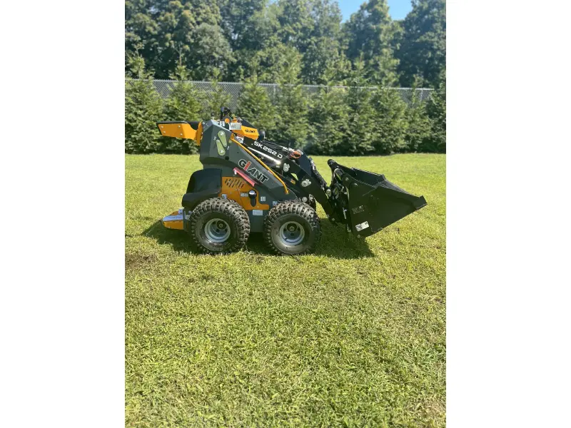 2023 GIANT SK252D