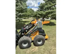 2023 GIANT SK252D