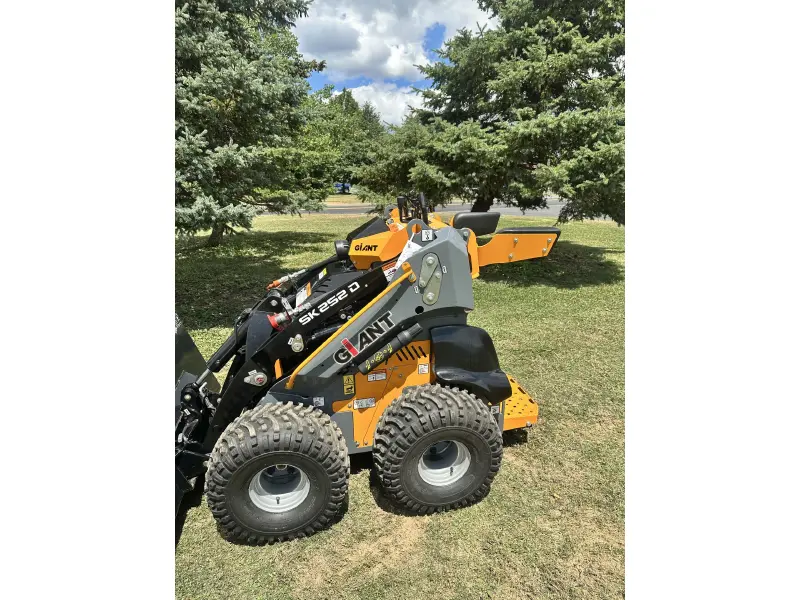 2023 GIANT SK252D