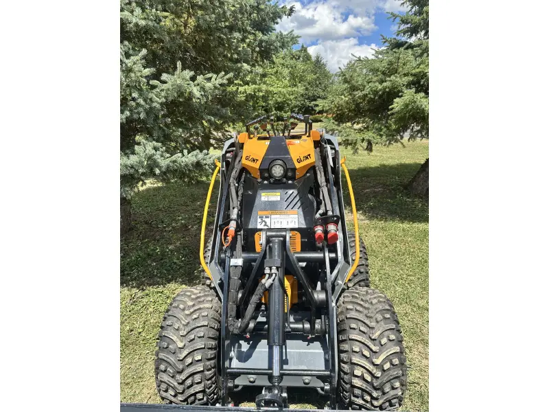 2023 GIANT SK252D